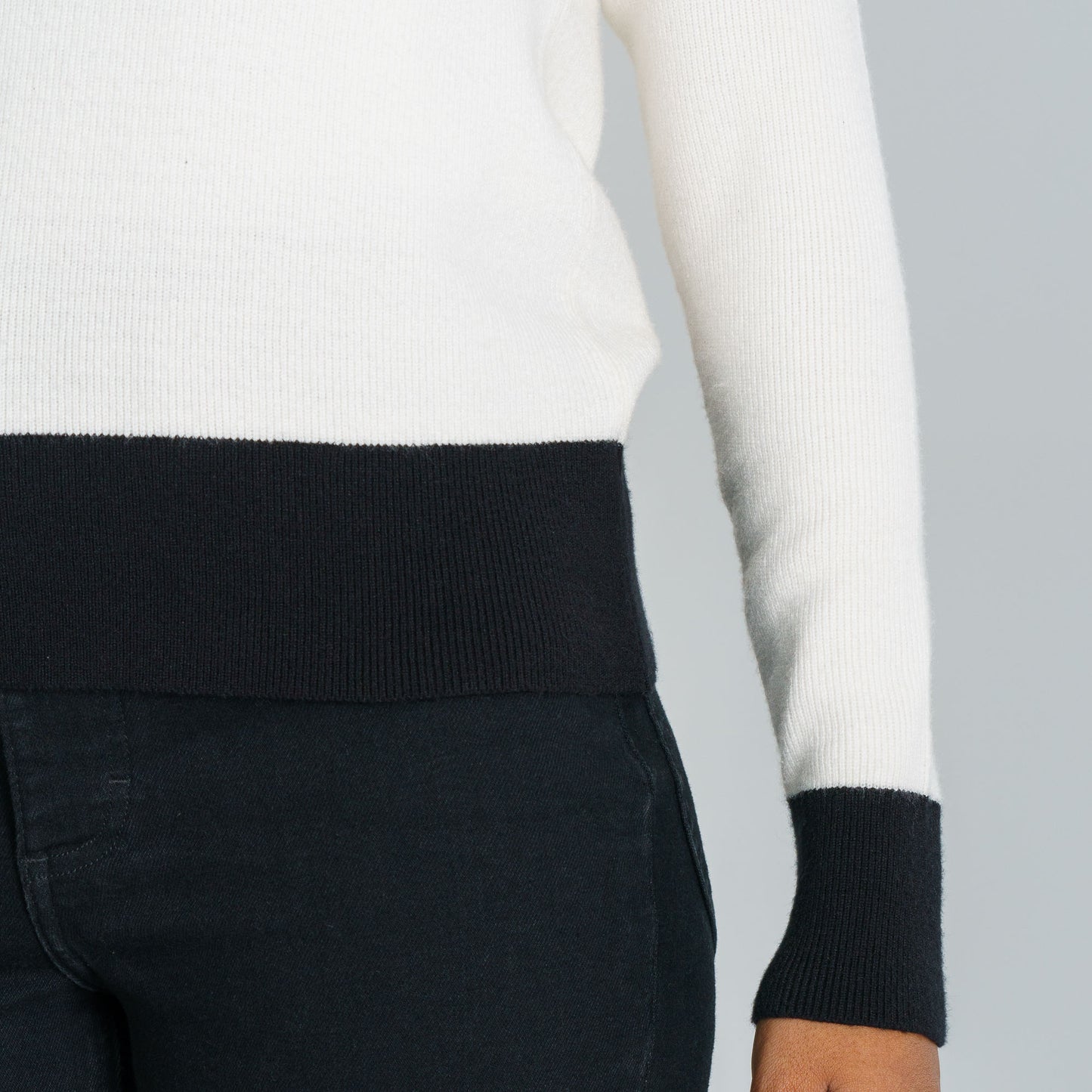 Womens Black & White V-Neck Pullover