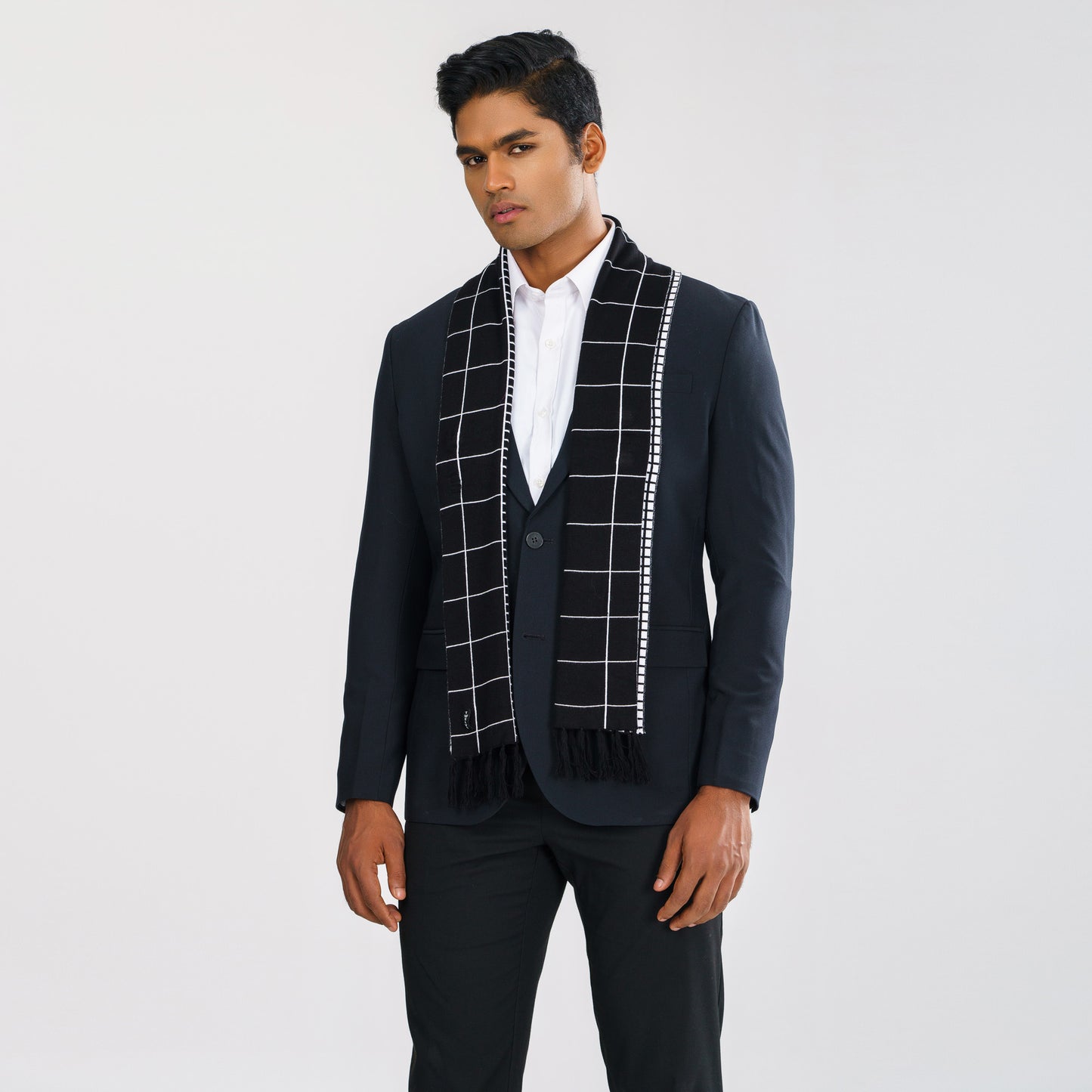 Mens Black & White Muffler