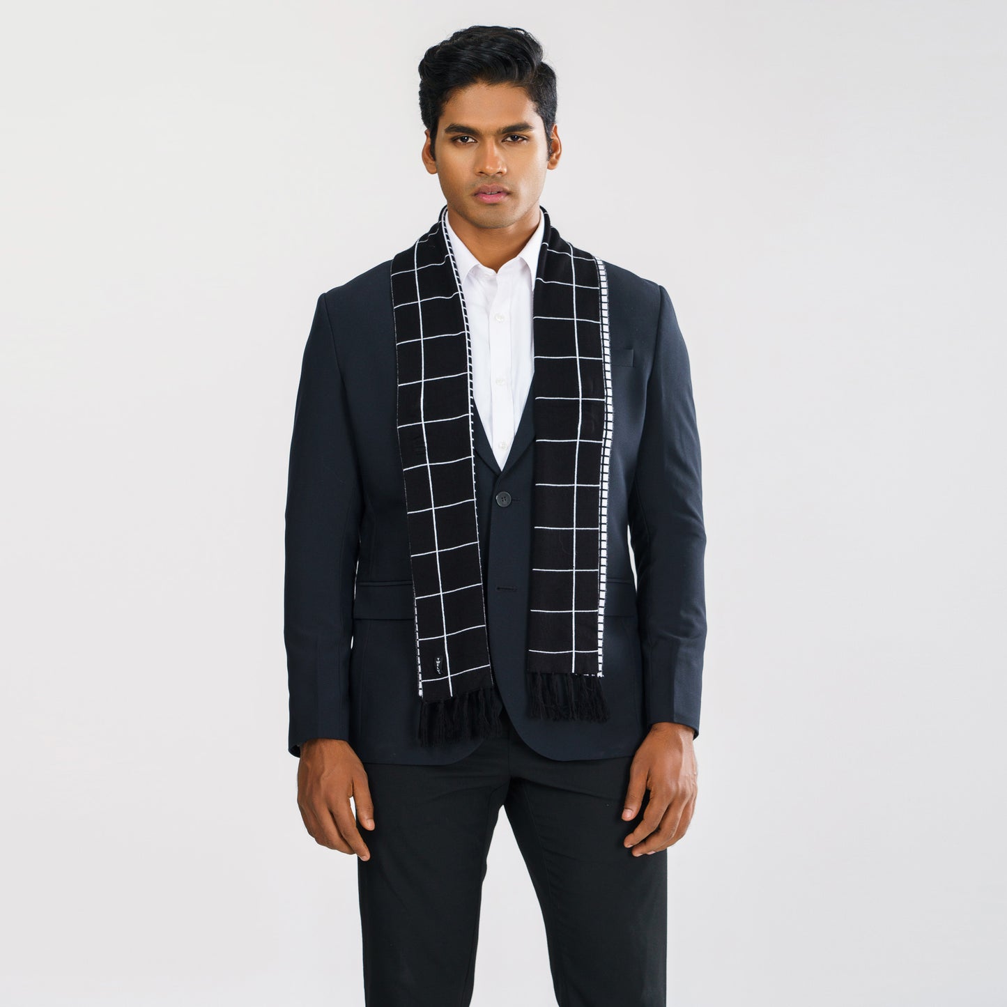 Mens Black & White Muffler