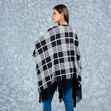 Load image into Gallery viewer, LADIES PONCHO- BLACK &amp; WHITE
