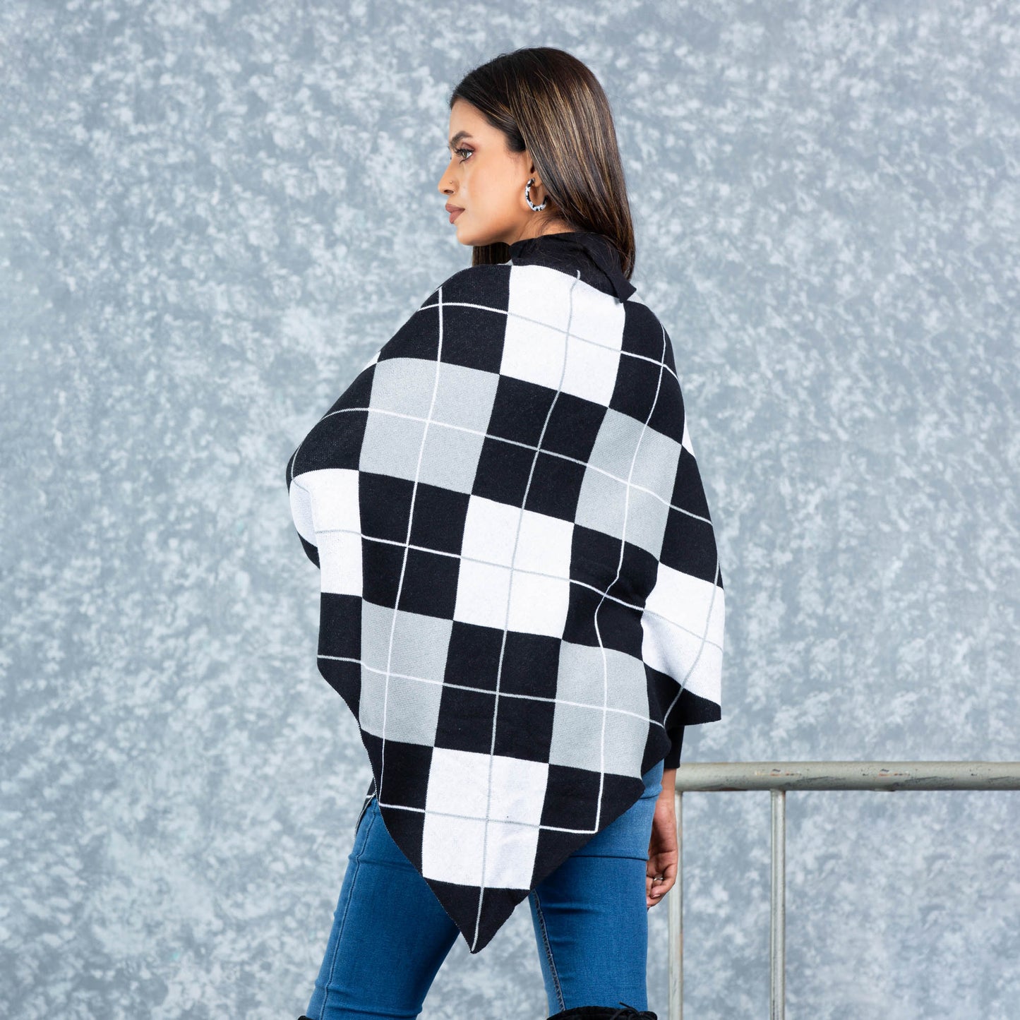 Womens Poncho-Black & White