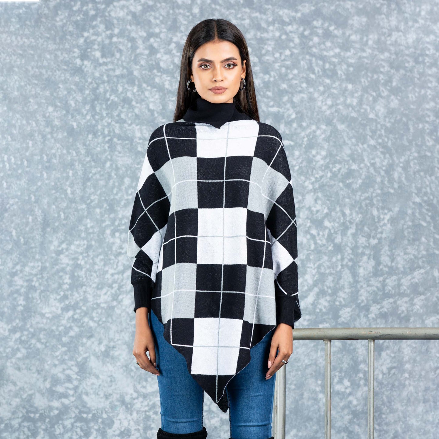 Womens Poncho-Black & White