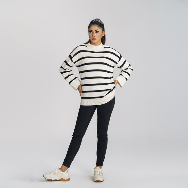 Women’S Black & White Pullover