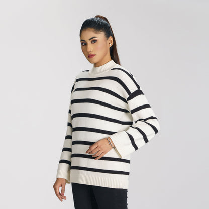 Women’S Black & White Pullover