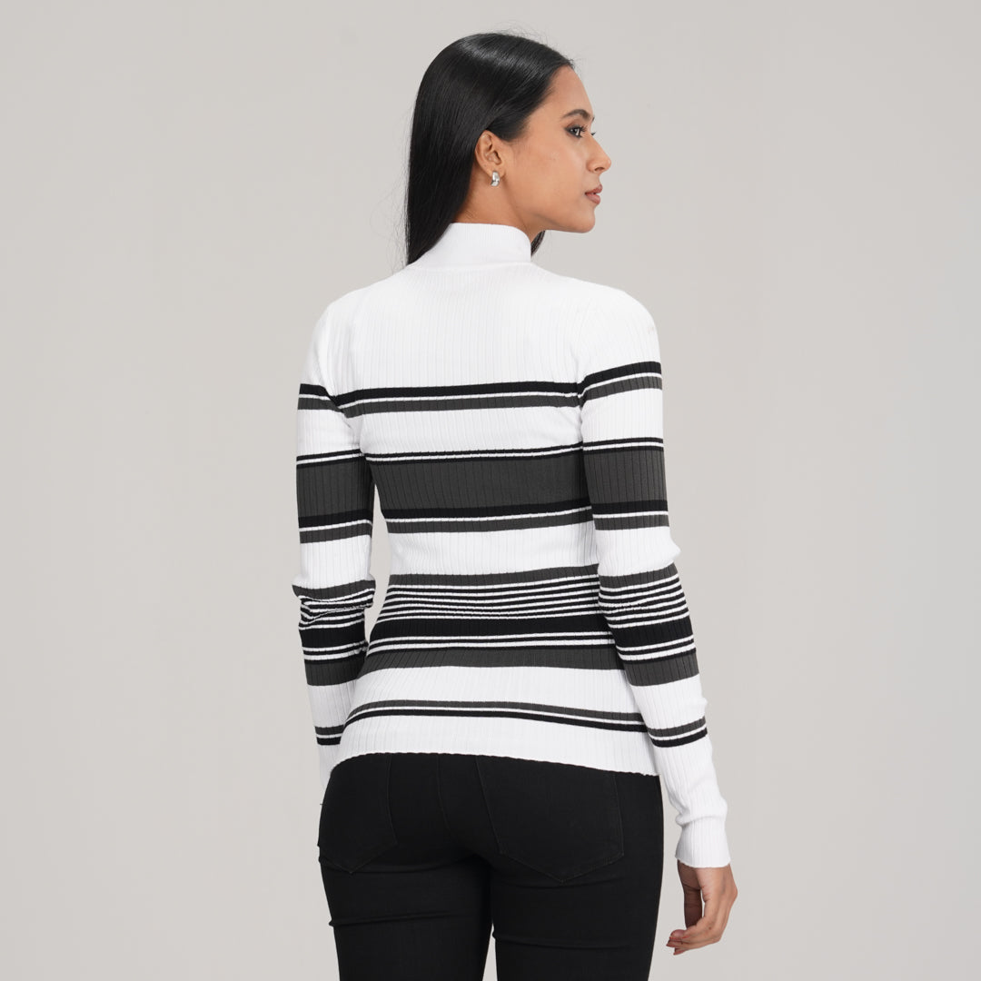 Womens White & Black Pullover