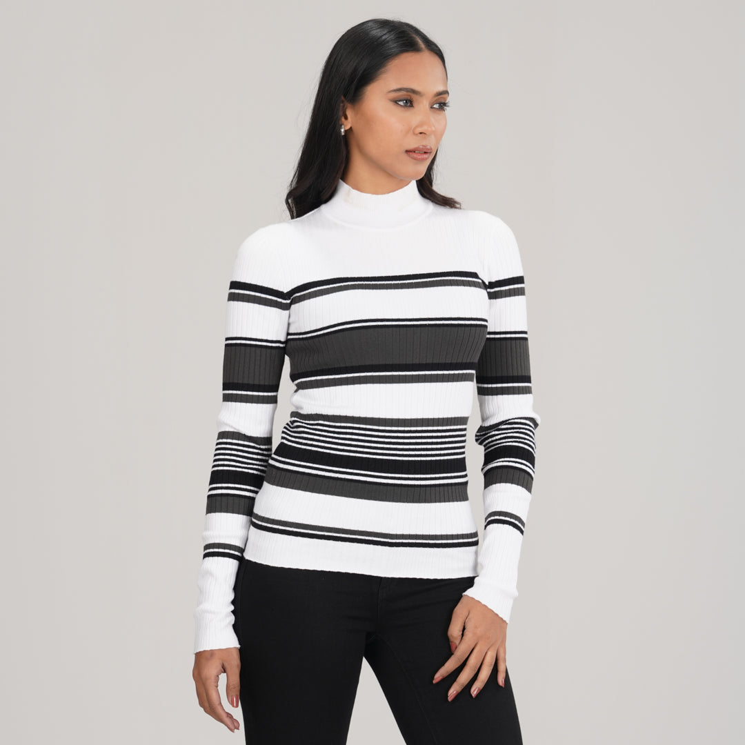 Womens White & Black Pullover