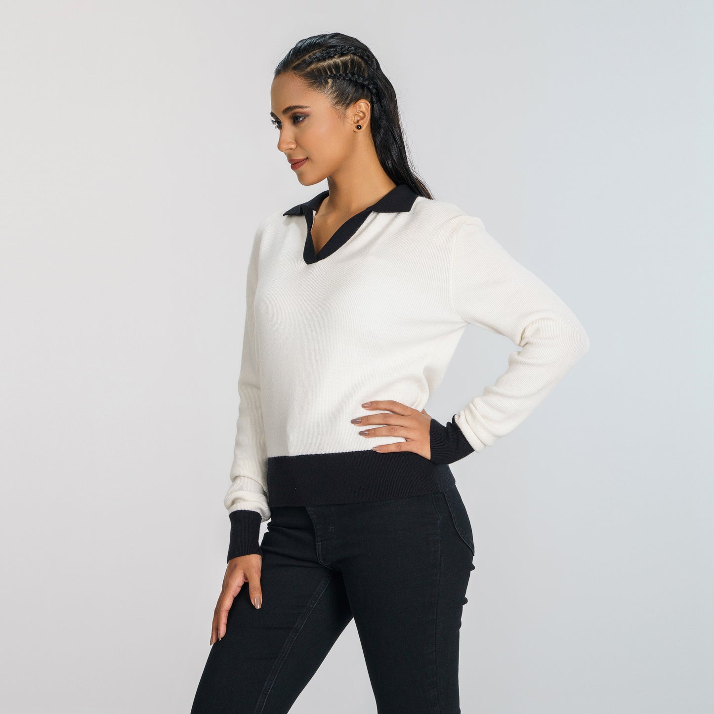 Womens Black & White V-Neck Pullover
