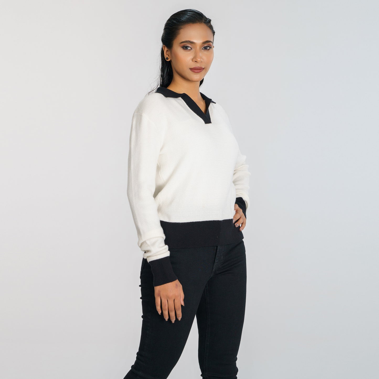 Womens Black & White V-Neck Pullover