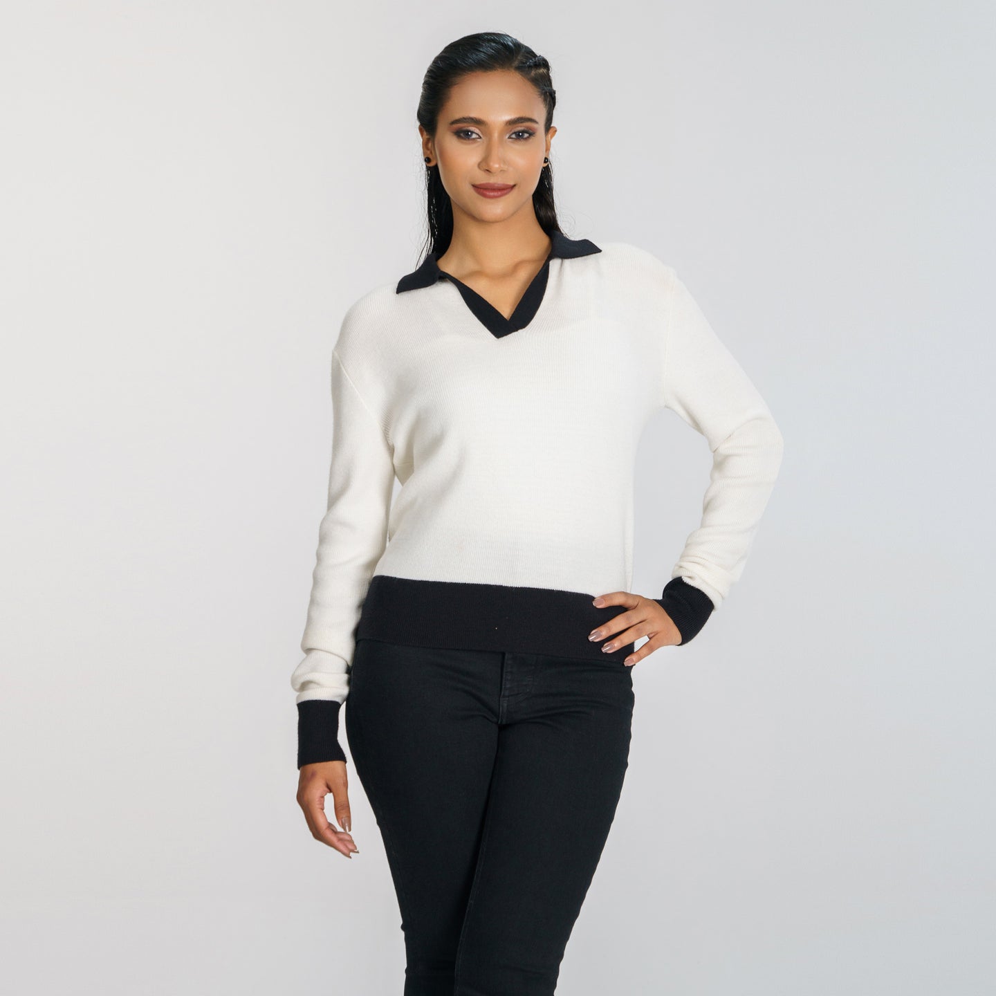 Womens Black & White V-Neck Pullover