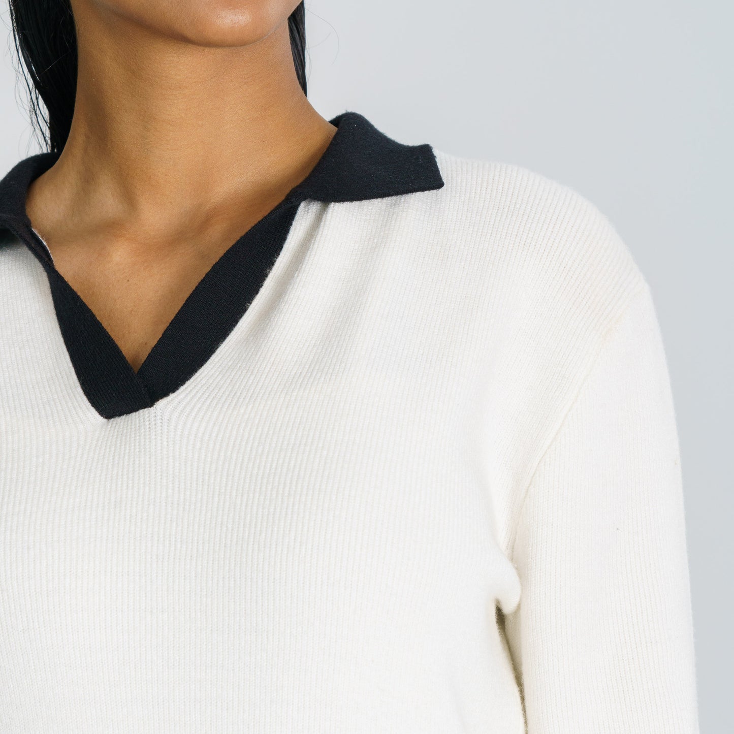 Womens Black & White V-Neck Pullover