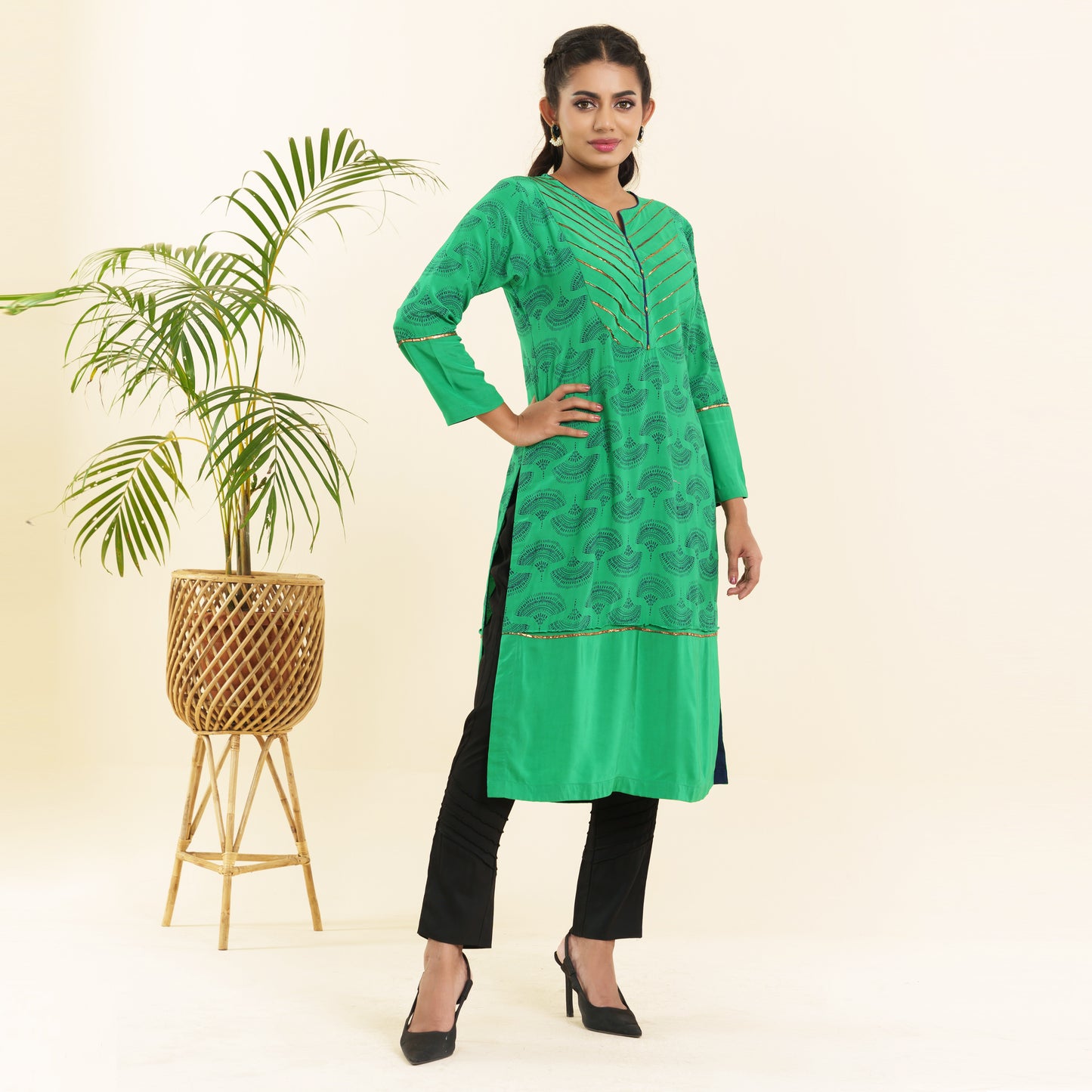 Women Green Screen Print Kurti