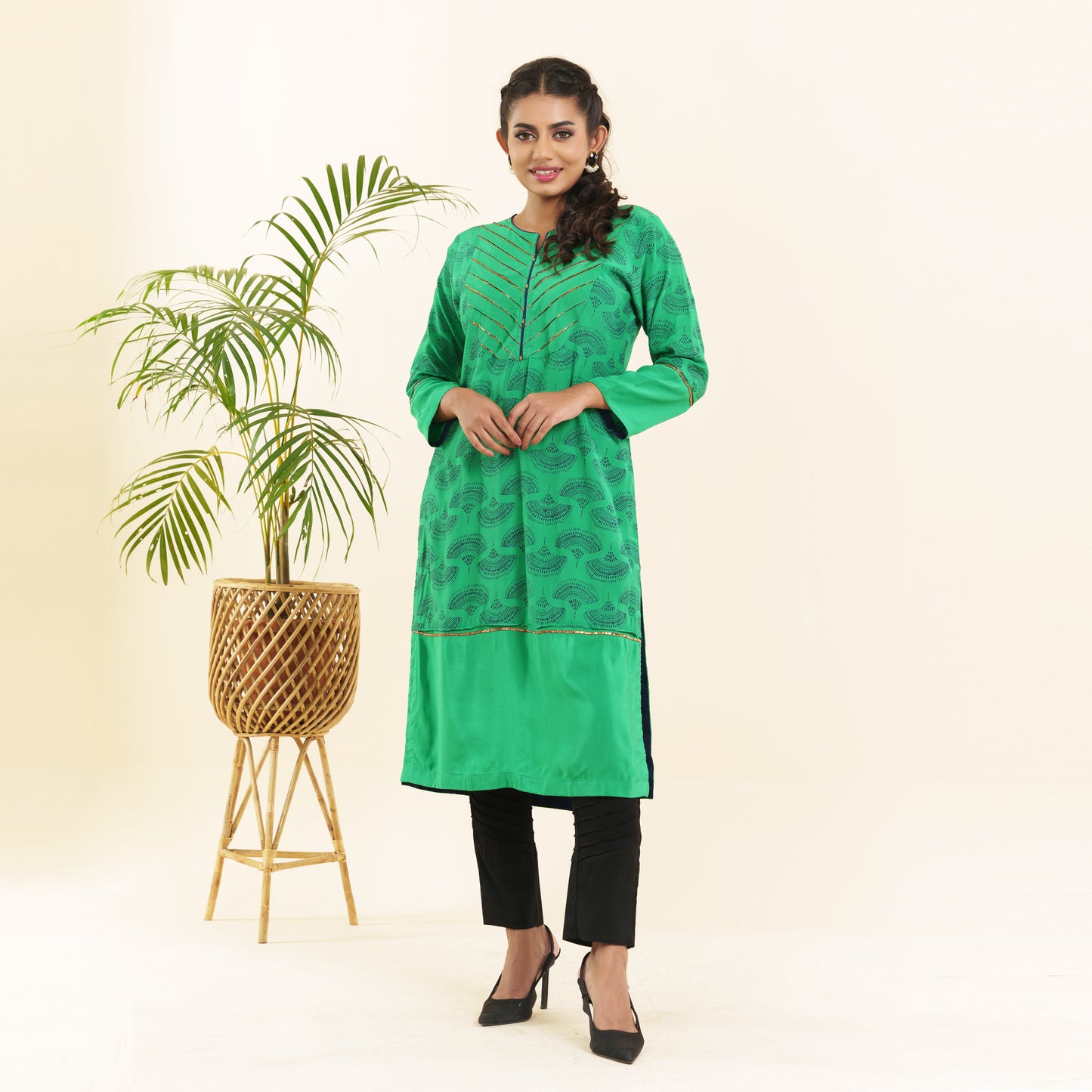 Women Green Screen Print Kurti