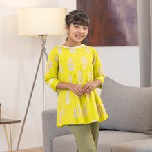 Load image into Gallery viewer, GIRLS TEEN TUNIC-NEON GREEN
