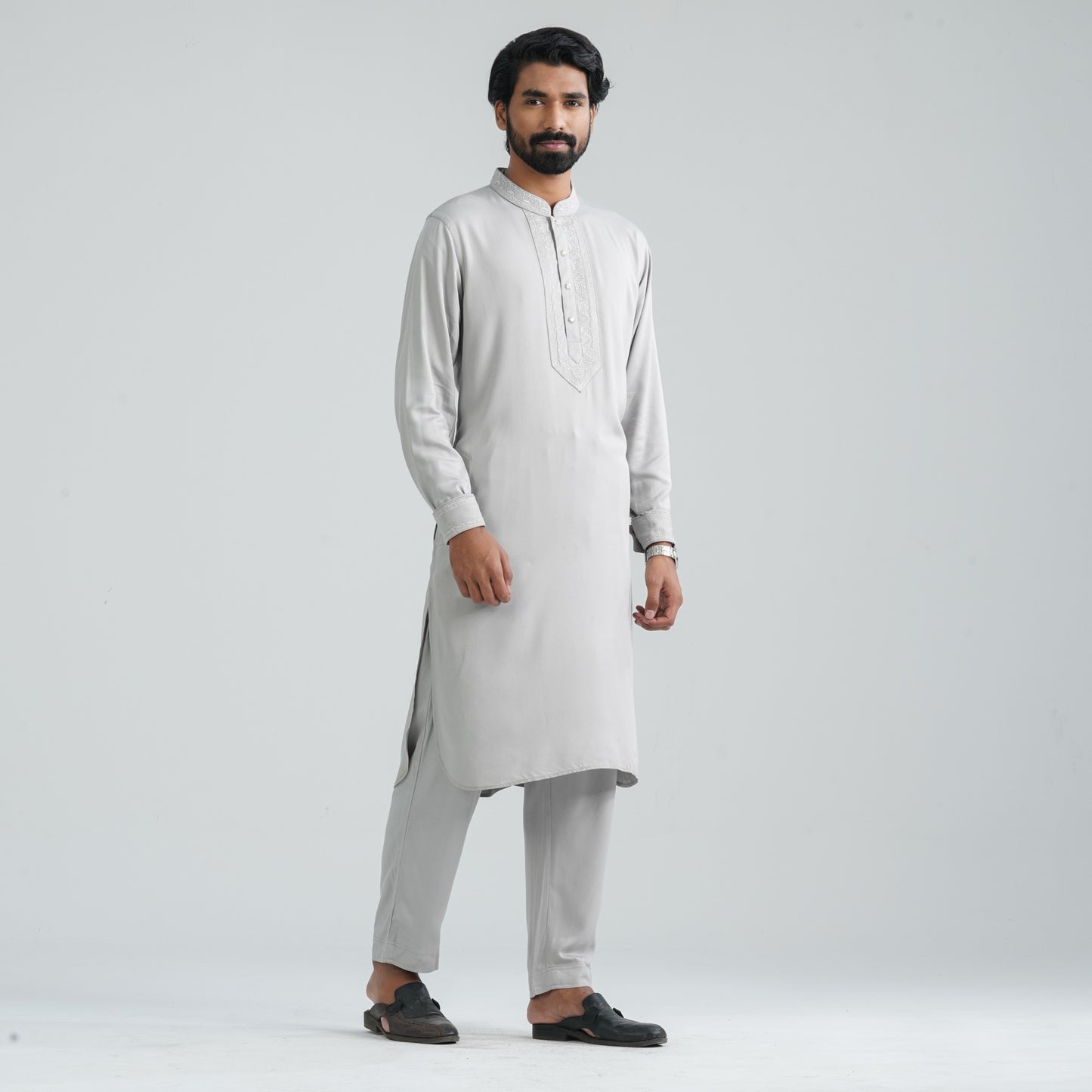 Men’s Silver Embroidered Kabli