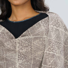 Load image into Gallery viewer, Women&#39;s Tan Cotton Shawl
