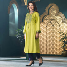 Load image into Gallery viewer, ETHNIC AVERAGE KURTI-GREEN
