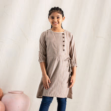 Load image into Gallery viewer, GIRLS_TEEN_TUNIC-BROWN
