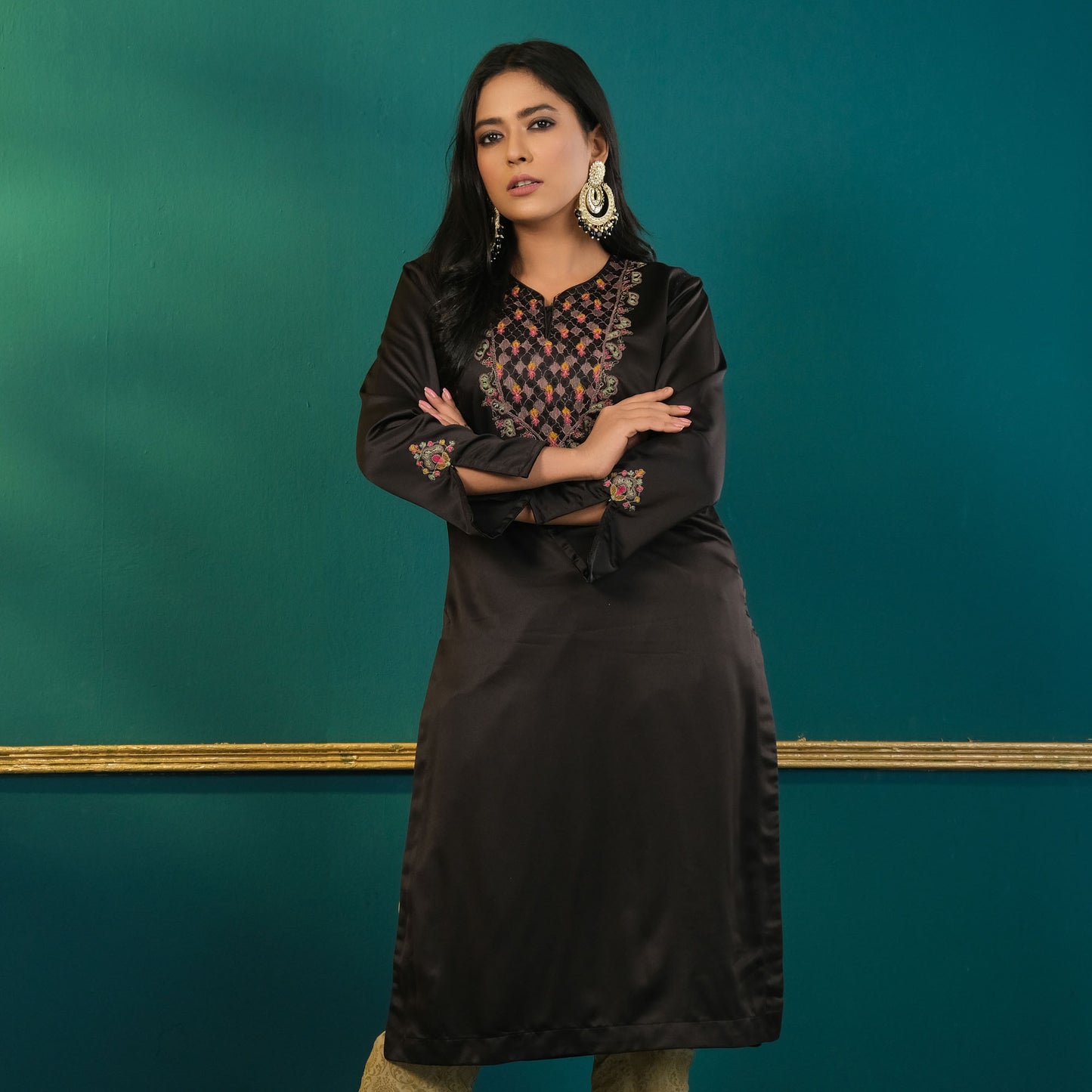 Women Black Embroidered Kurti