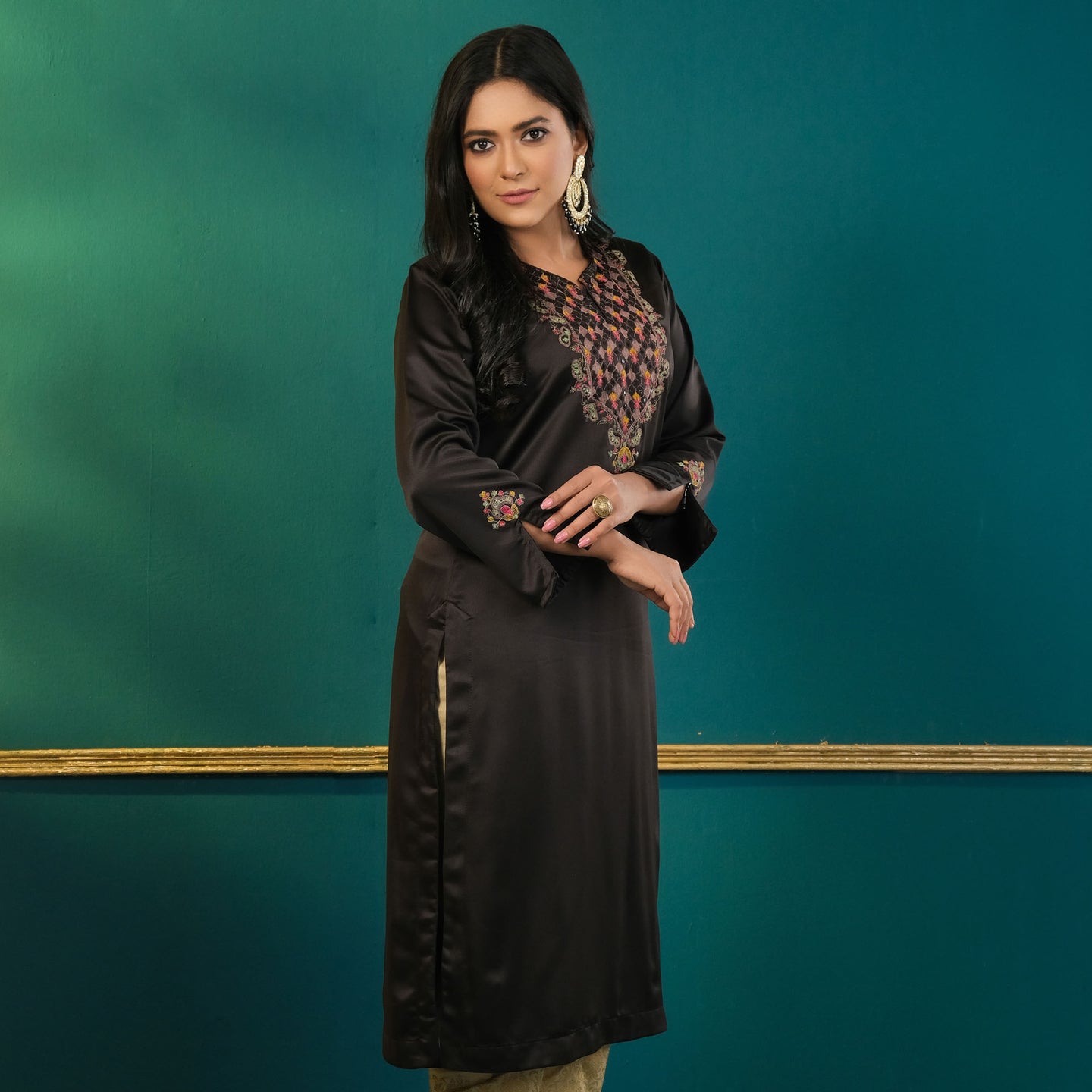 ETHNIC HIGH RANGE KURTI-BLACK